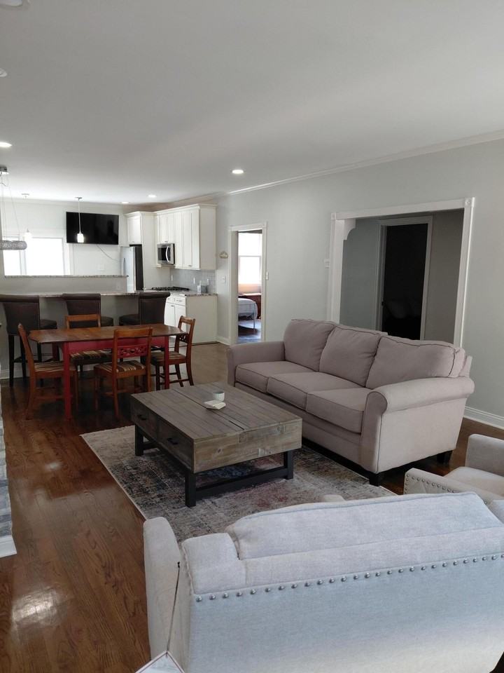7419 Maple Ave - Photo 5 of 17