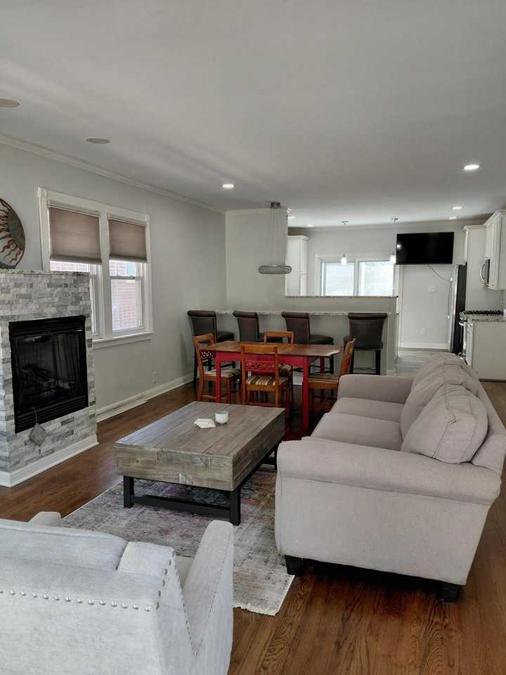 7419 Maple Ave - Photo 7 of 17