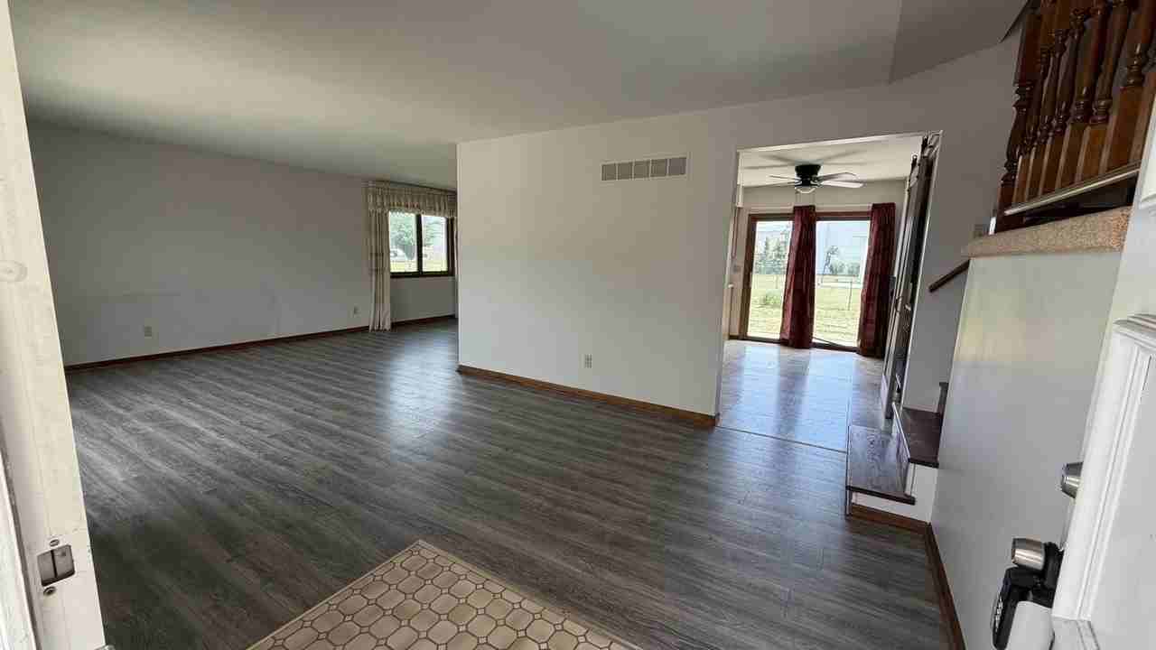 9745 Harrison St - Photo 3 of 22