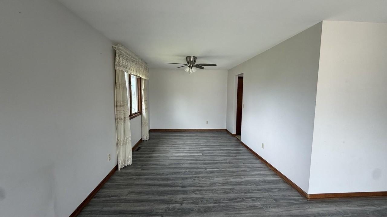 9745 Harrison St - Photo 6 of 22