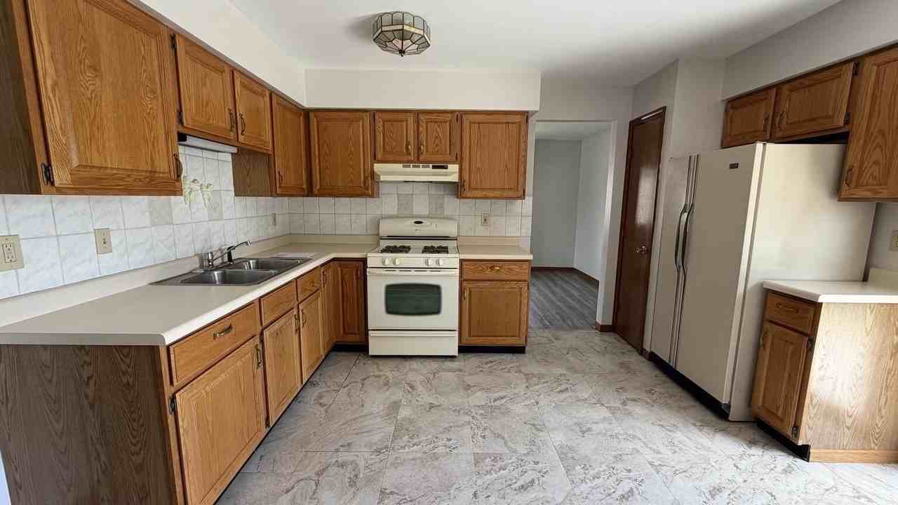9745 Harrison St - Photo 7 of 22