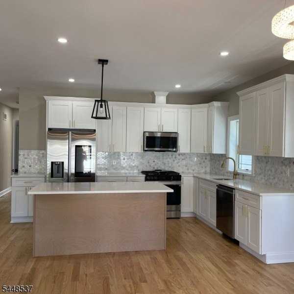 1297 Avy St - Photo 4 of 20
