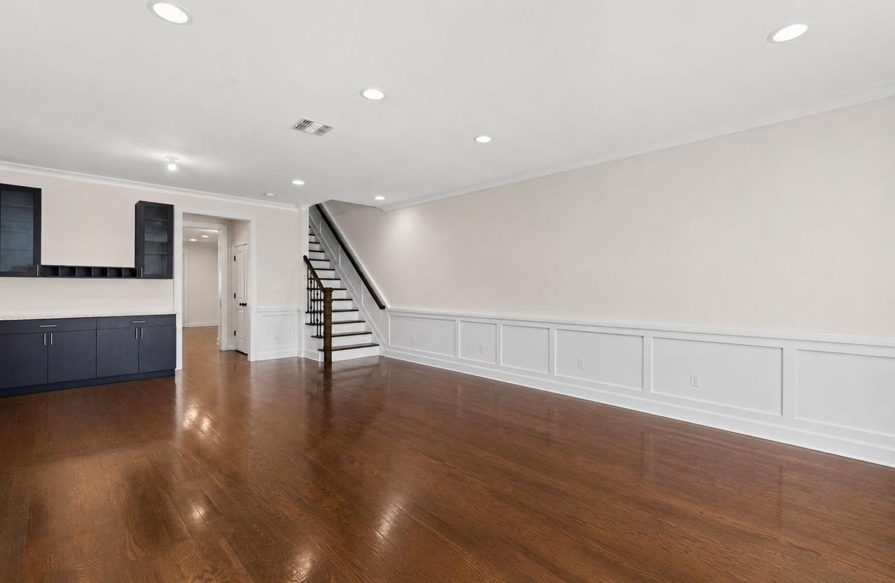 1627 John St #A - Photo 2 of 25