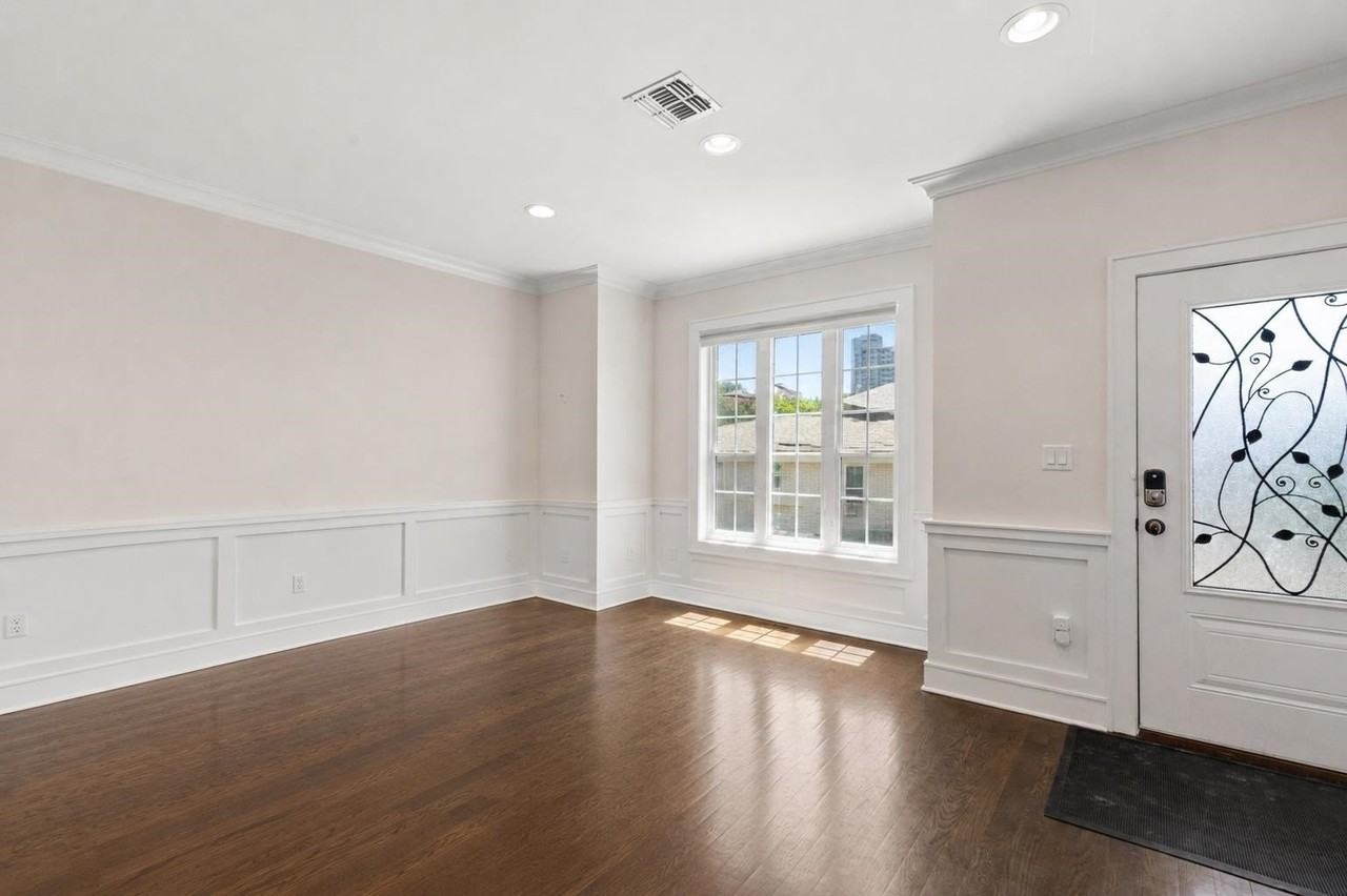 1627 John St #A - Photo 3 of 25