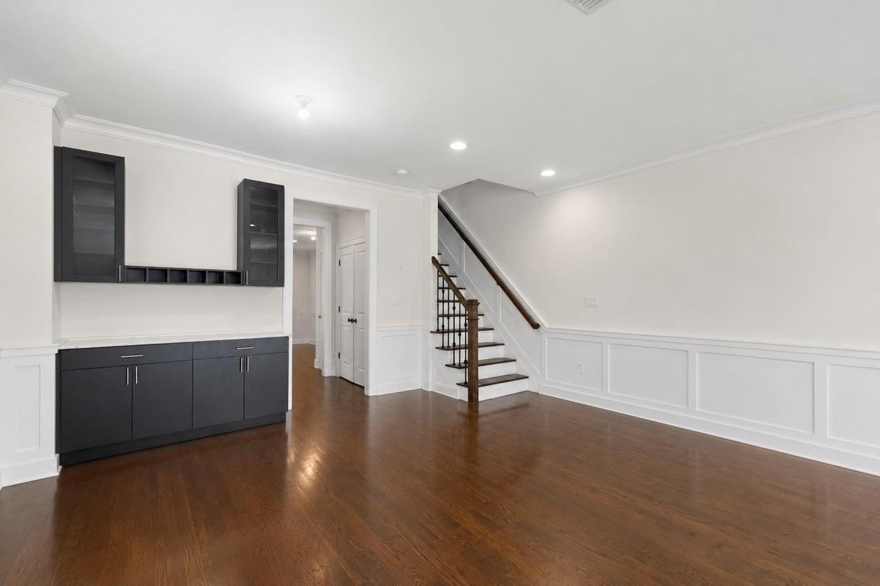 1627 John St #A - Photo 4 of 25