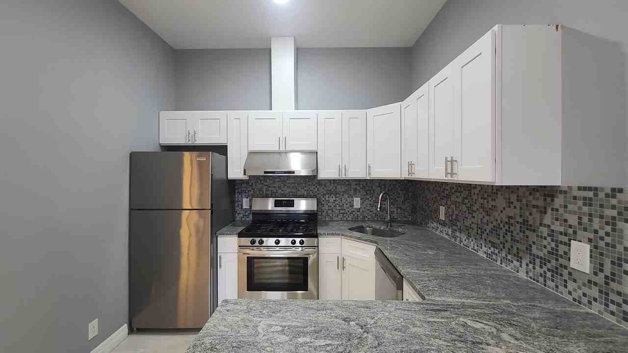 100 Griffith St #3R - Photo 4 of 20
