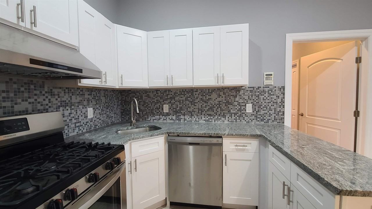100 Griffith St #3R - Photo 6 of 20
