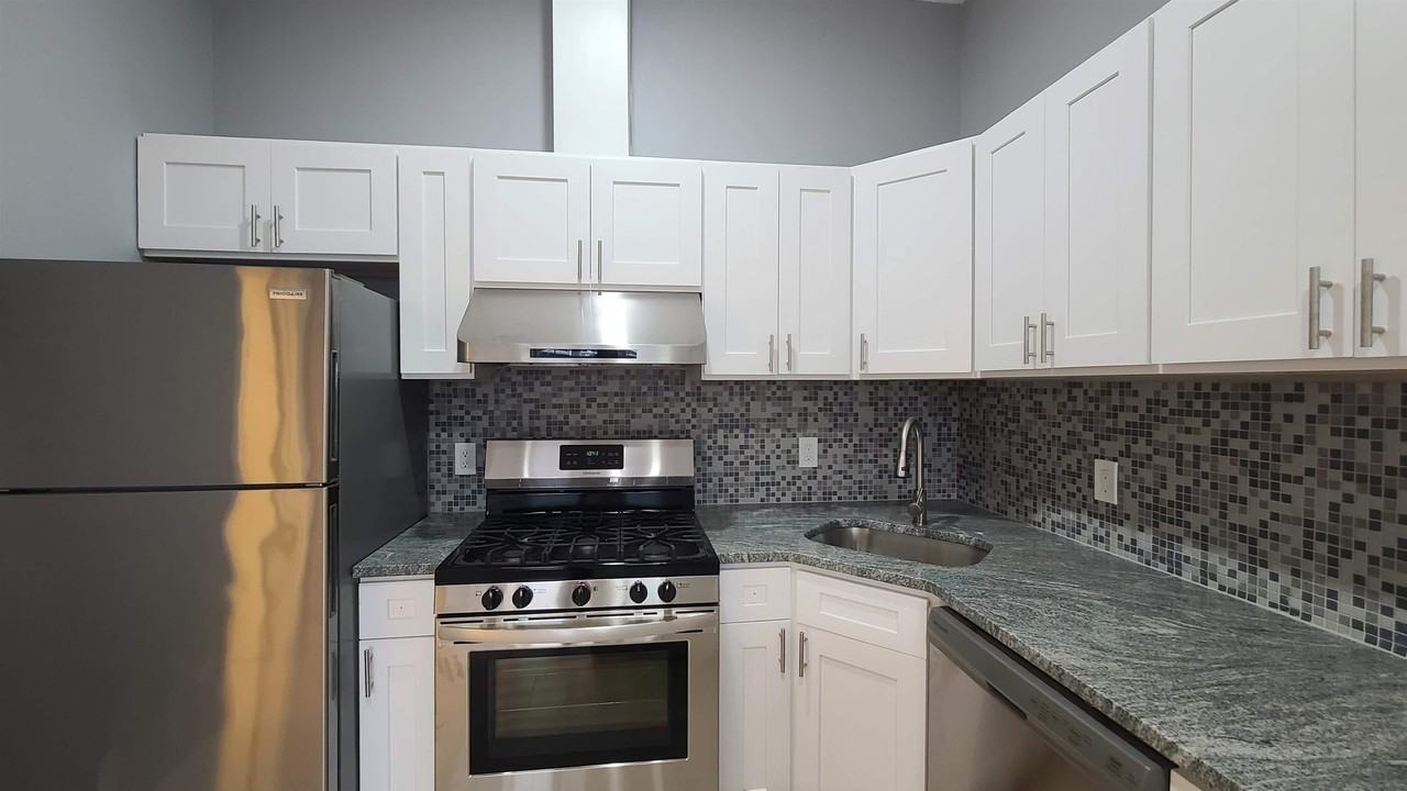 100 Griffith St #3R - Photo 7 of 20