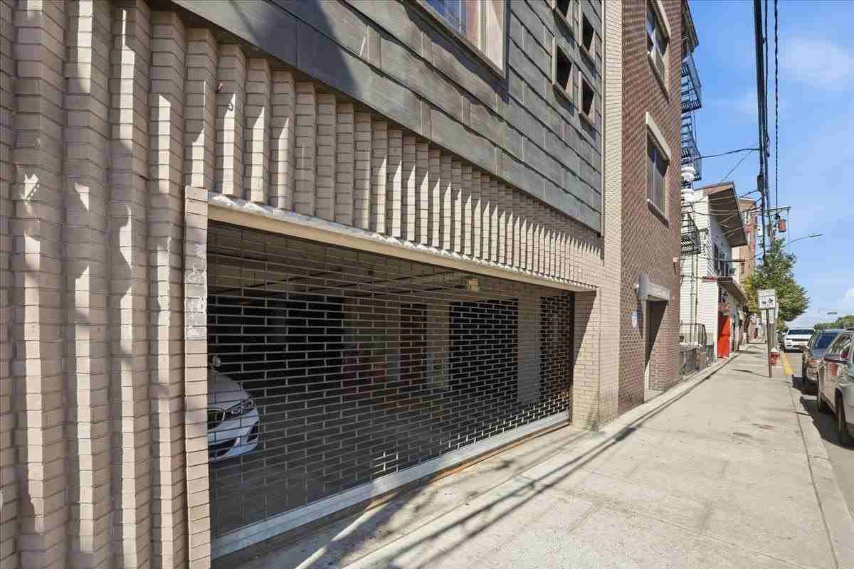515 30th St #1C - Photo 2 of 22