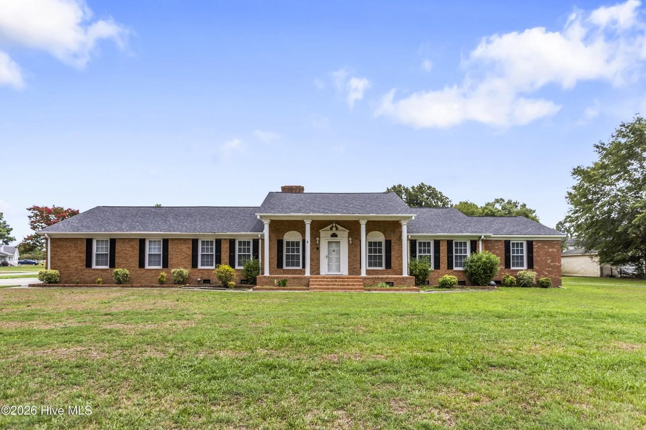 2112 Leon Dr - Photo 2 of 50
