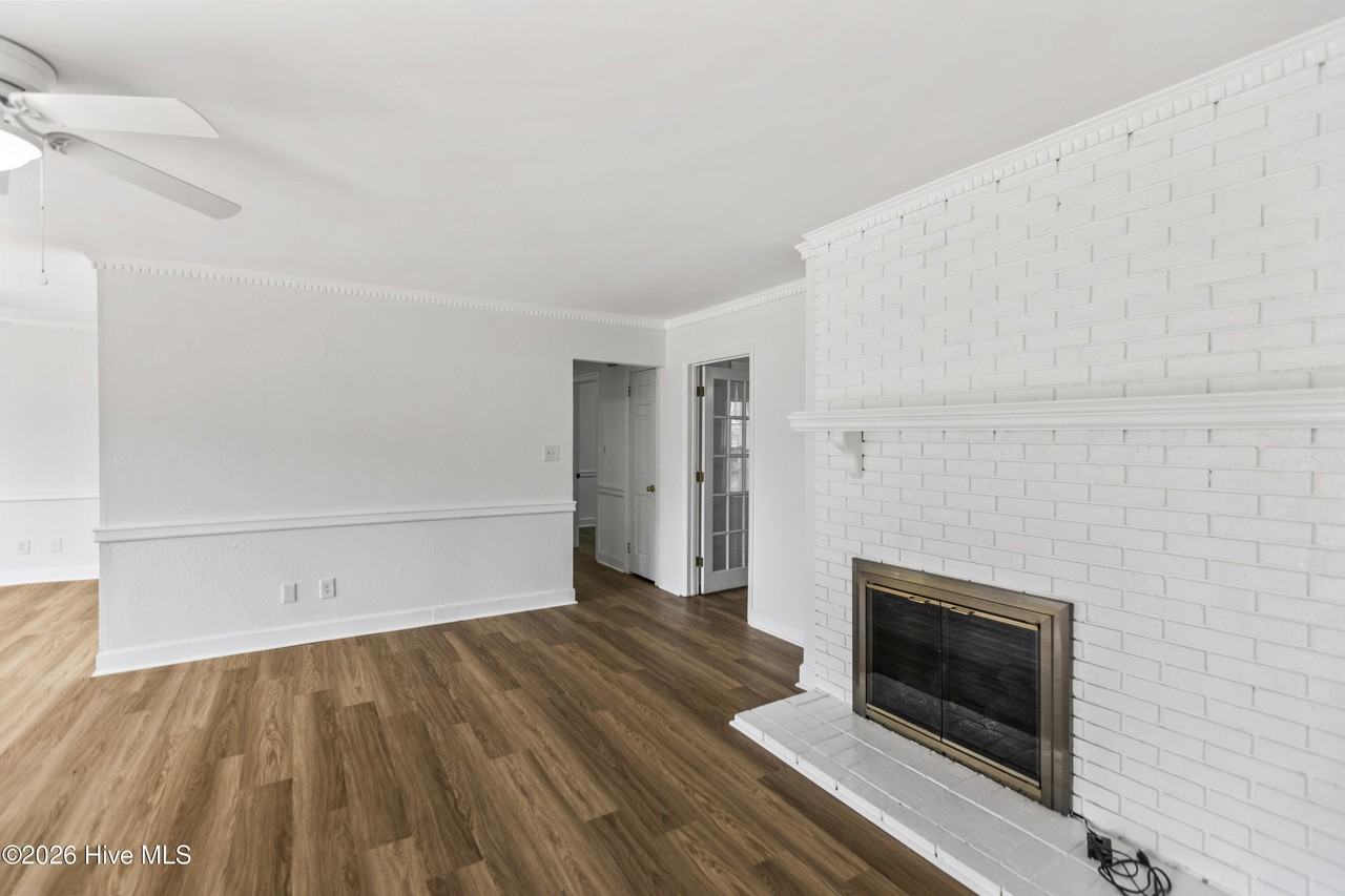 2112 Leon Dr - Photo 3 of 50