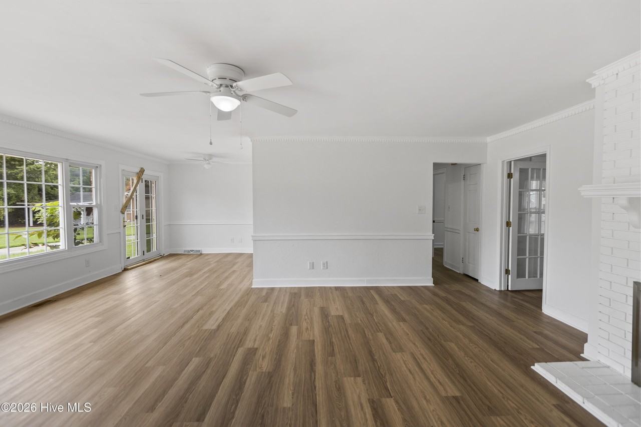 2112 Leon Dr - Photo 5 of 50