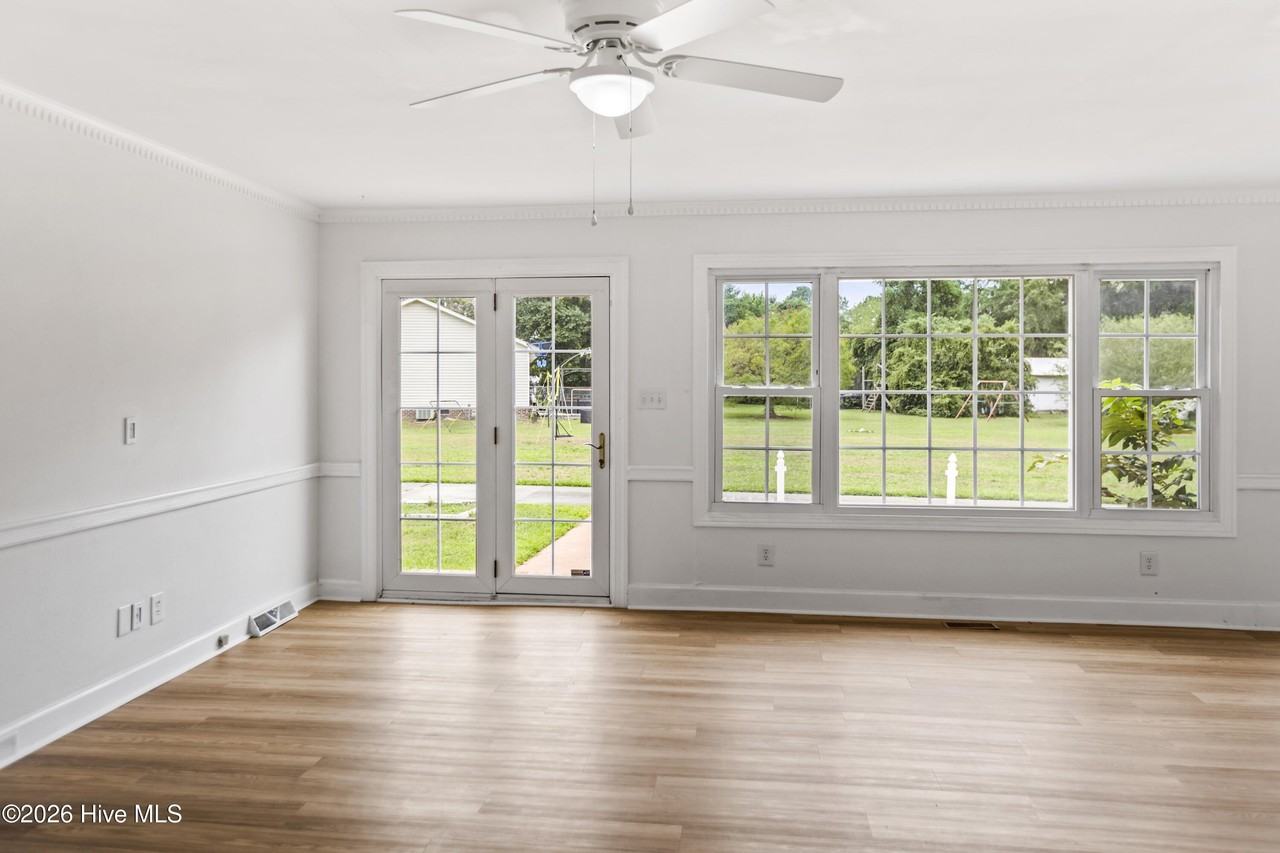 2112 Leon Dr - Photo 6 of 50
