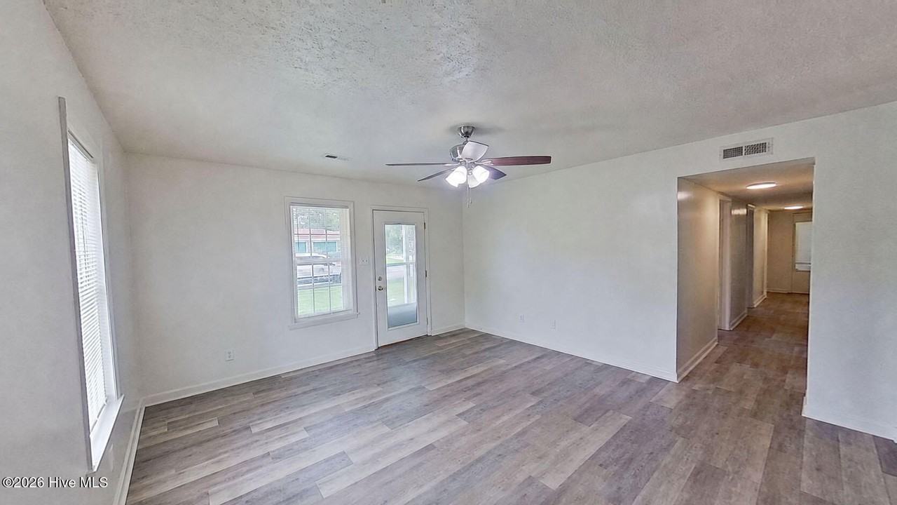 2909 Spaulding Dr - Photo 2 of 24