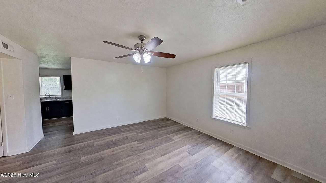 2909 Spaulding Dr - Photo 3 of 24