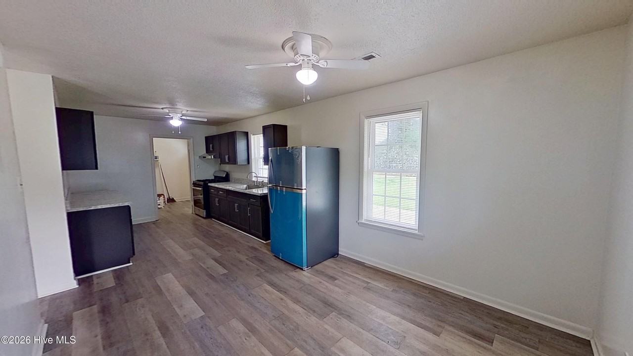 2909 Spaulding Dr - Photo 4 of 24