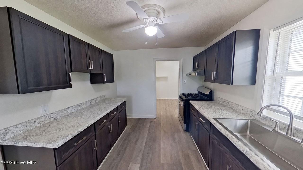 2909 Spaulding Dr - Photo 6 of 24