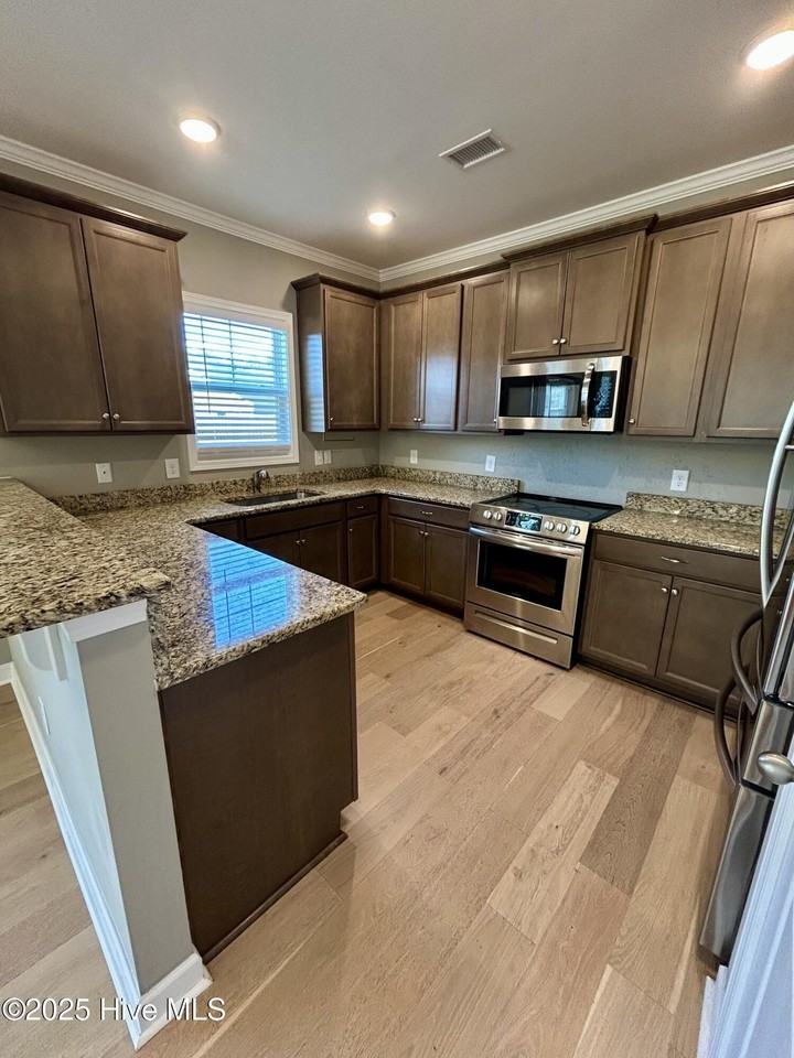 5290 Vespar Ct - Photo 7 of 14