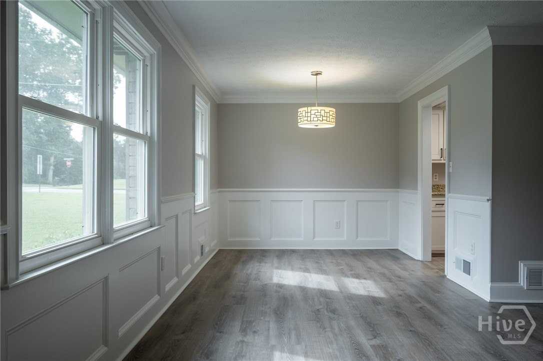 1030 Carriage Hill Rd - Photo 4 of 43