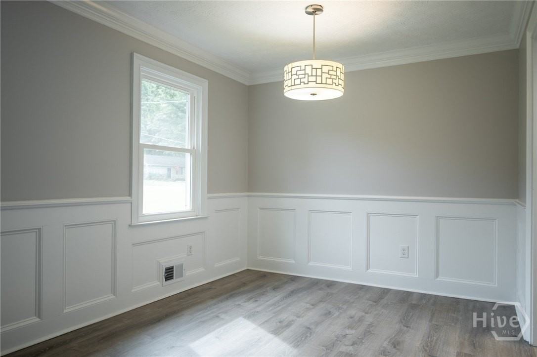 1030 Carriage Hill Rd - Photo 5 of 43