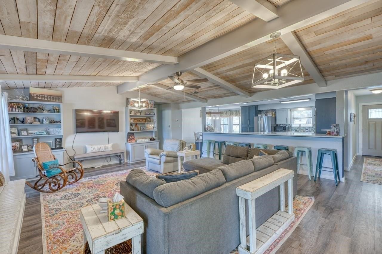 724 S Chaparral - Photo 4 of 29
