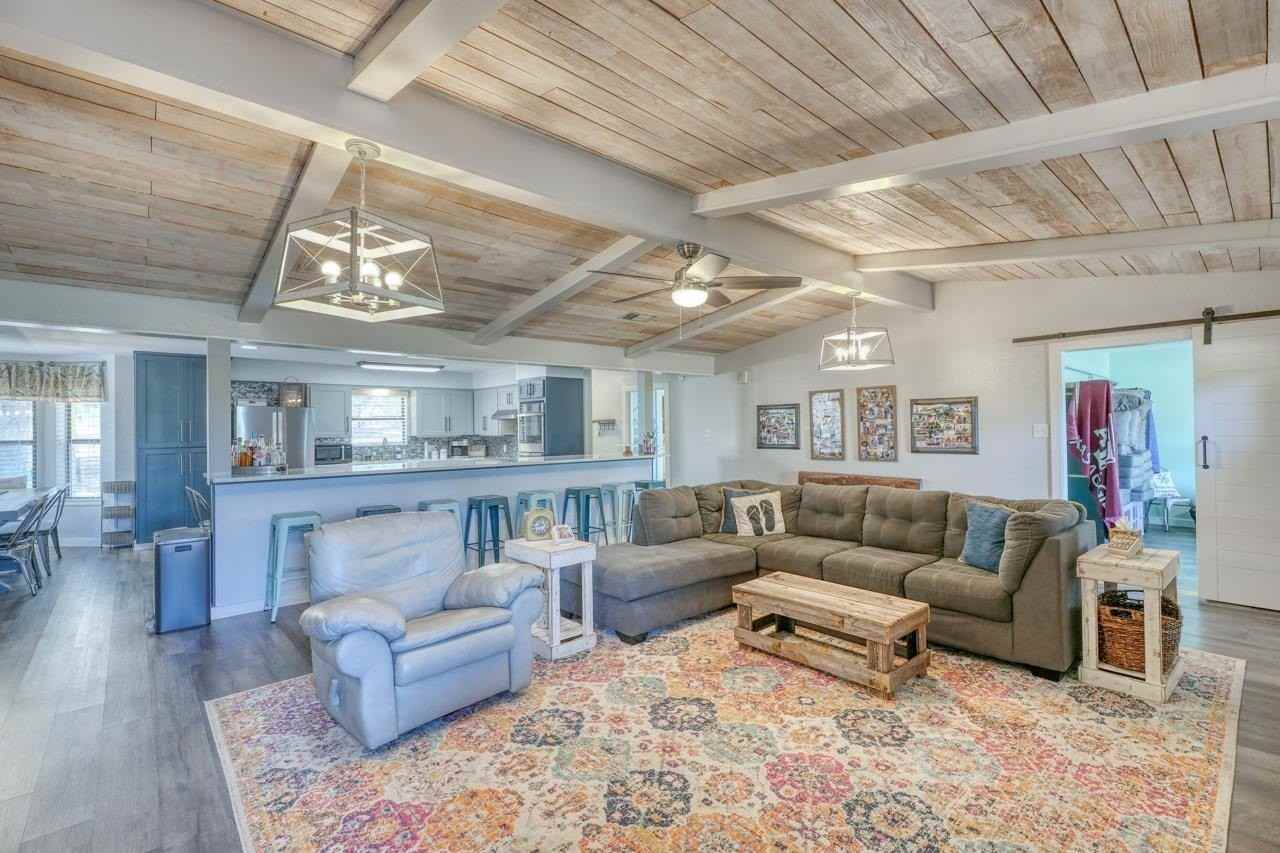 724 S Chaparral - Photo 5 of 29