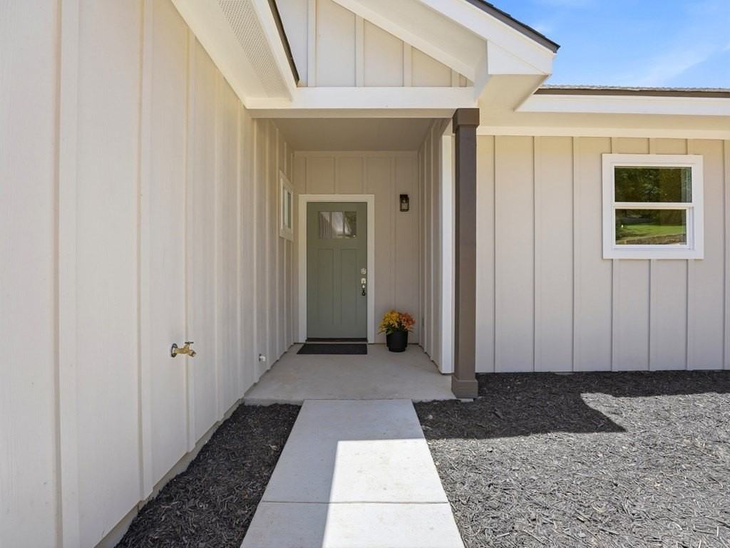 609 Elm St - Photo 4 of 35