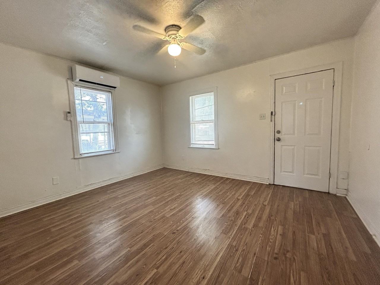 114 N Avenue V - Photo 3 of 21