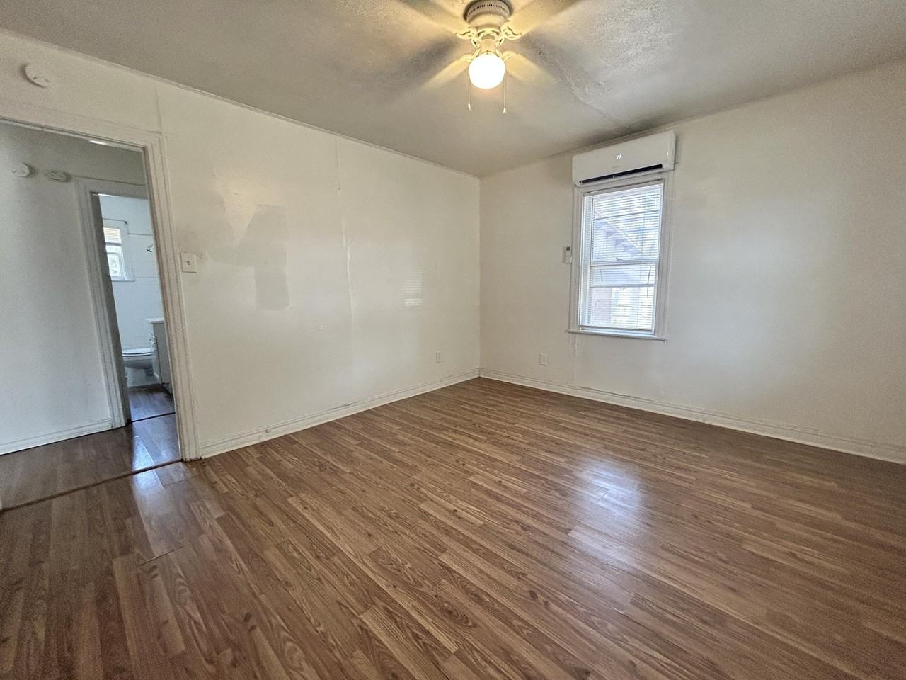 114 N Avenue V - Photo 4 of 21