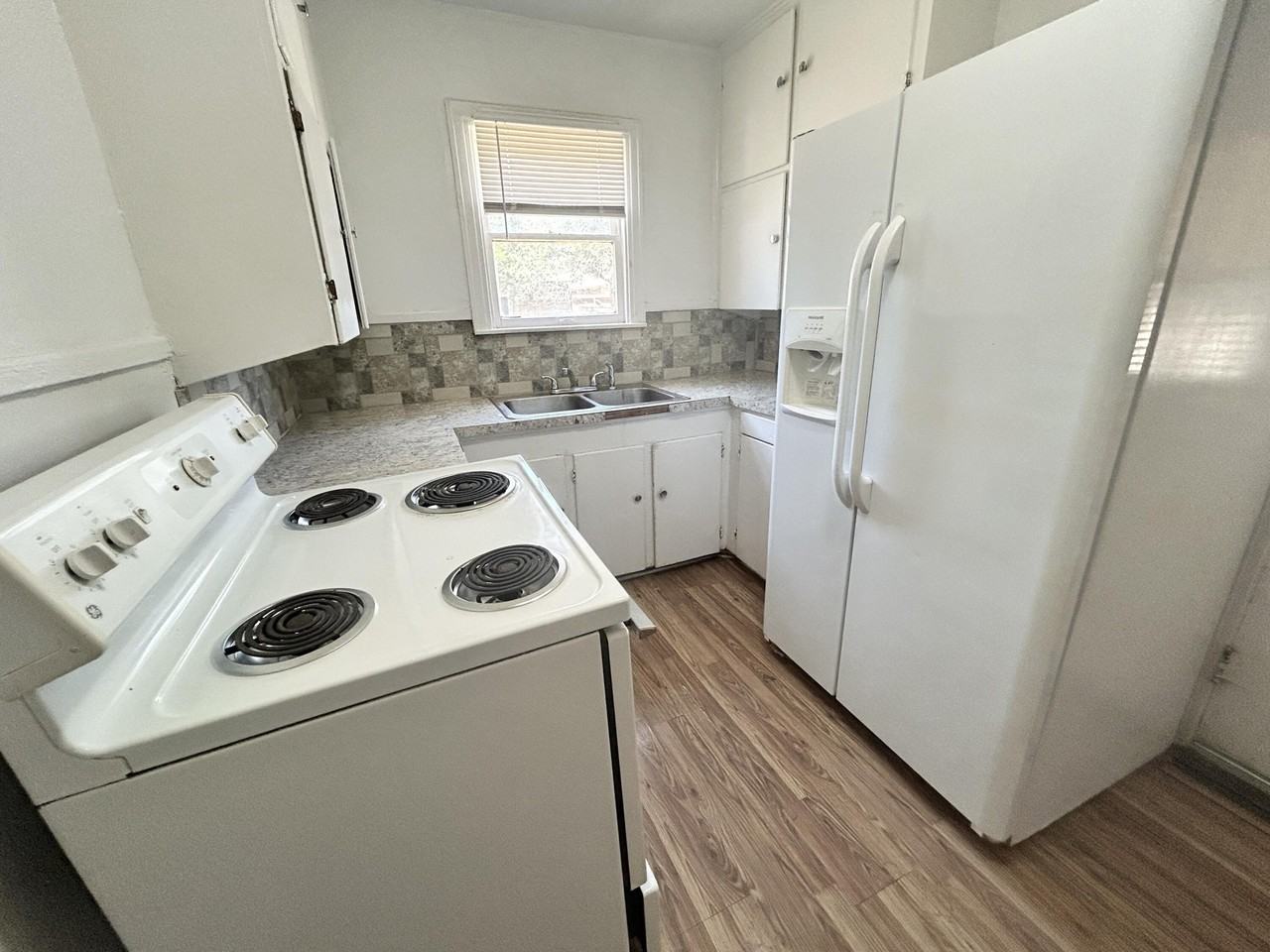 114 N Avenue V - Photo 5 of 21