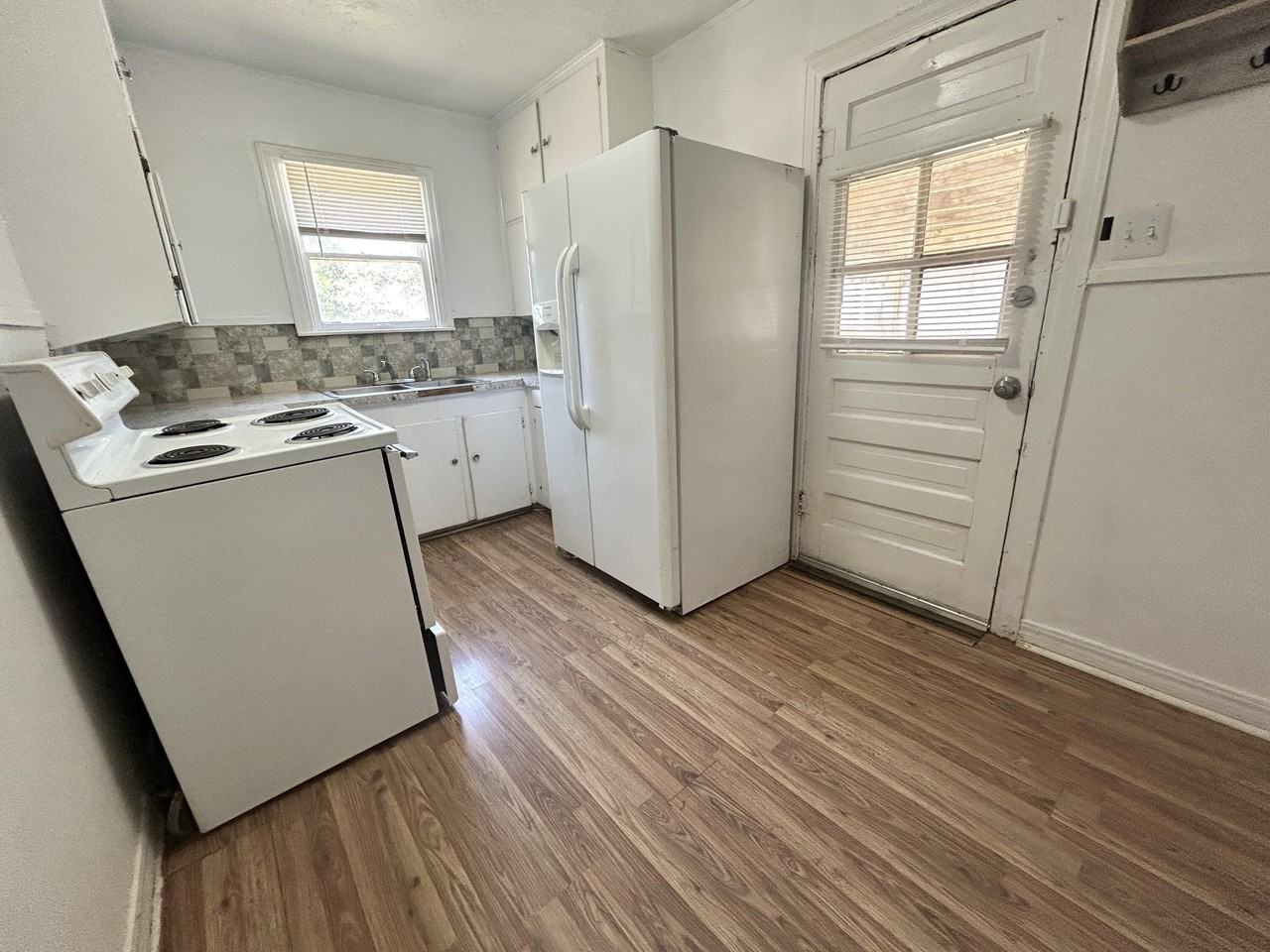 114 N Avenue V - Photo 6 of 21