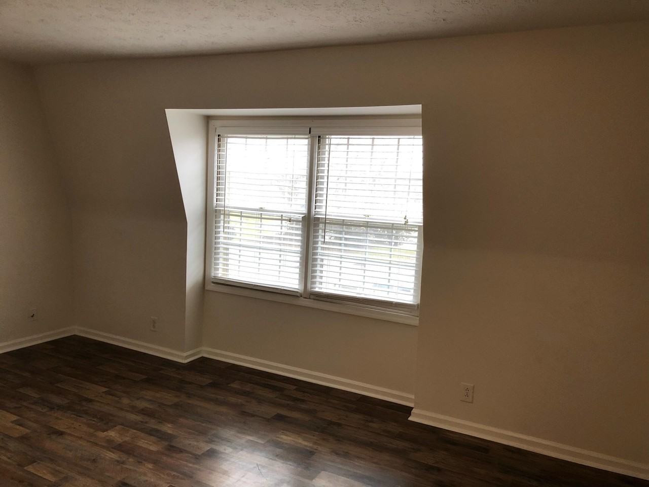904 Plaza Dr #9 - Photo 5 of 32