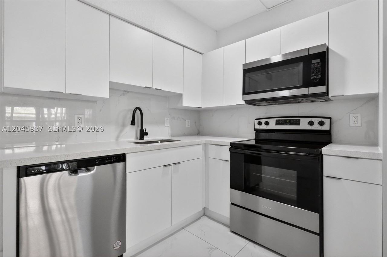 1740 Funston St #6 - Photo 3 of 25
