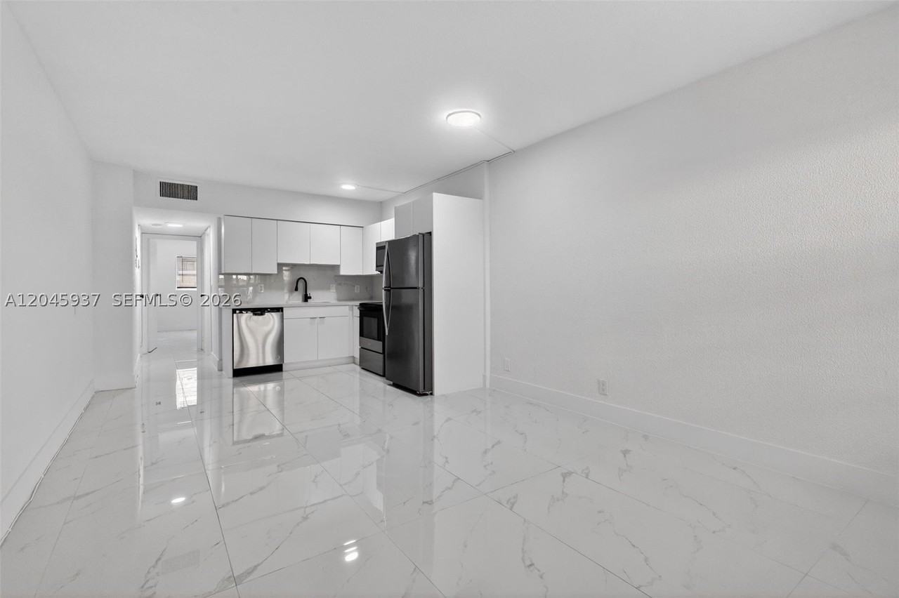 1740 Funston St #6 - Photo 5 of 25