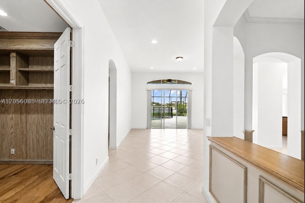 18659 Sw 12th St - Photo 4 of 40