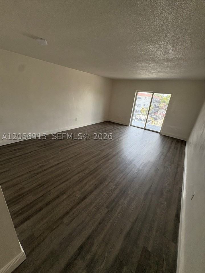 13455 Ne 6th Ave #303 - Photo 4 of 7