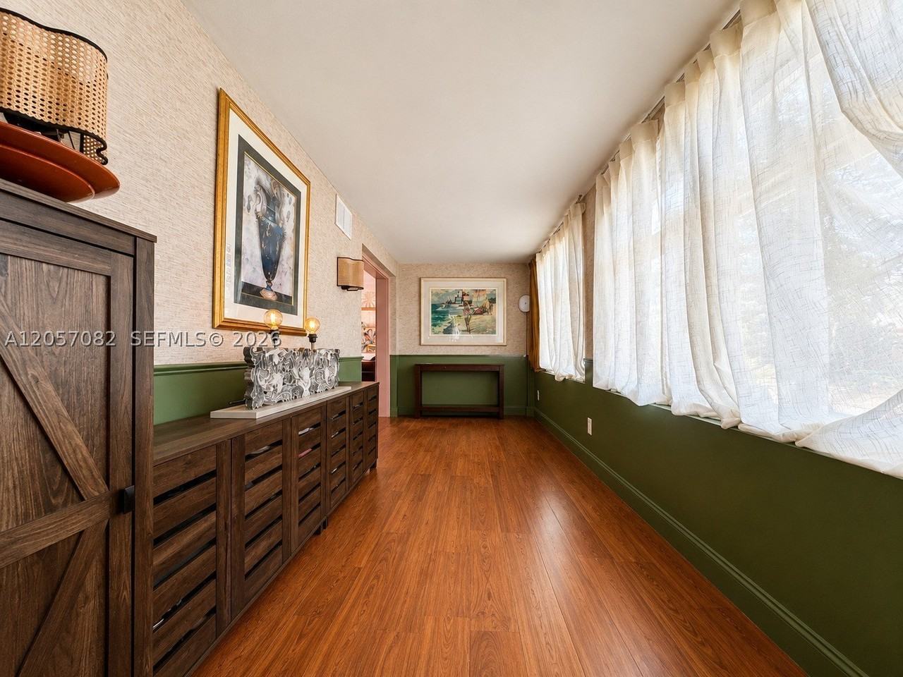 1720 Sw 11th Ter - Photo 4 of 34