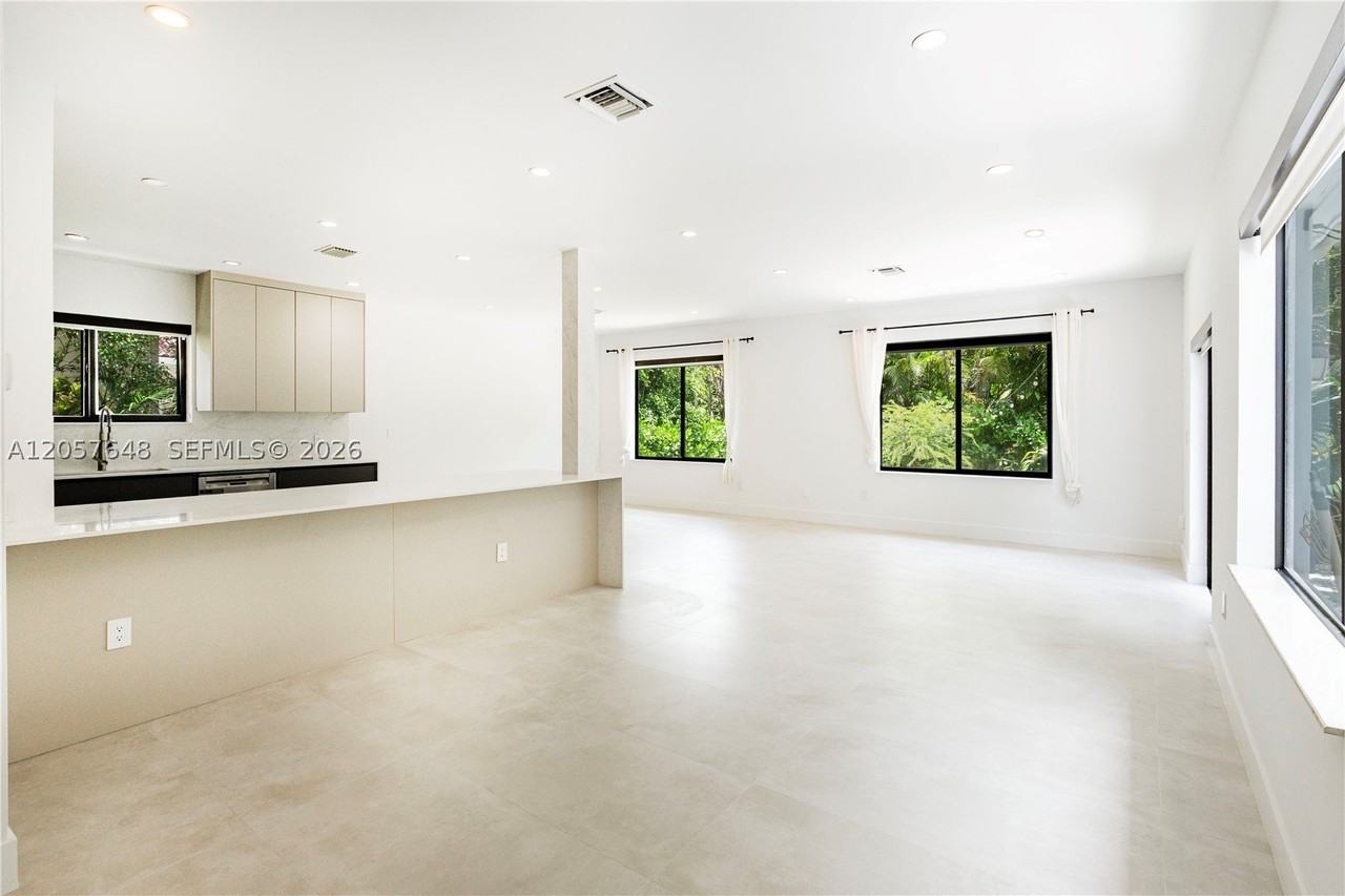 925 Algaringo Ave - Photo 6 of 20