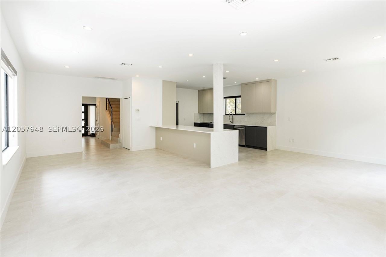 925 Algaringo Ave - Photo 7 of 20