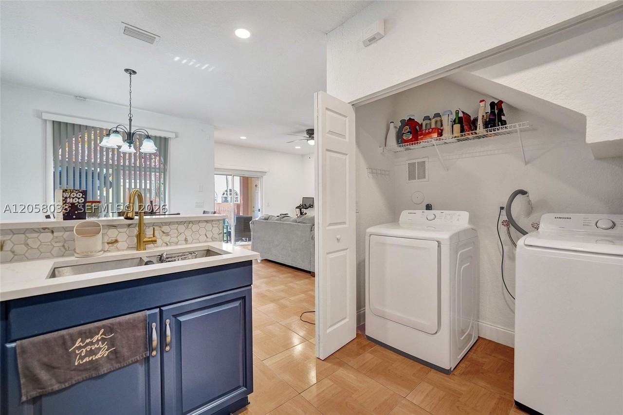 1315 N Santa Catalina Cir #1315 - Photo 3 of 46