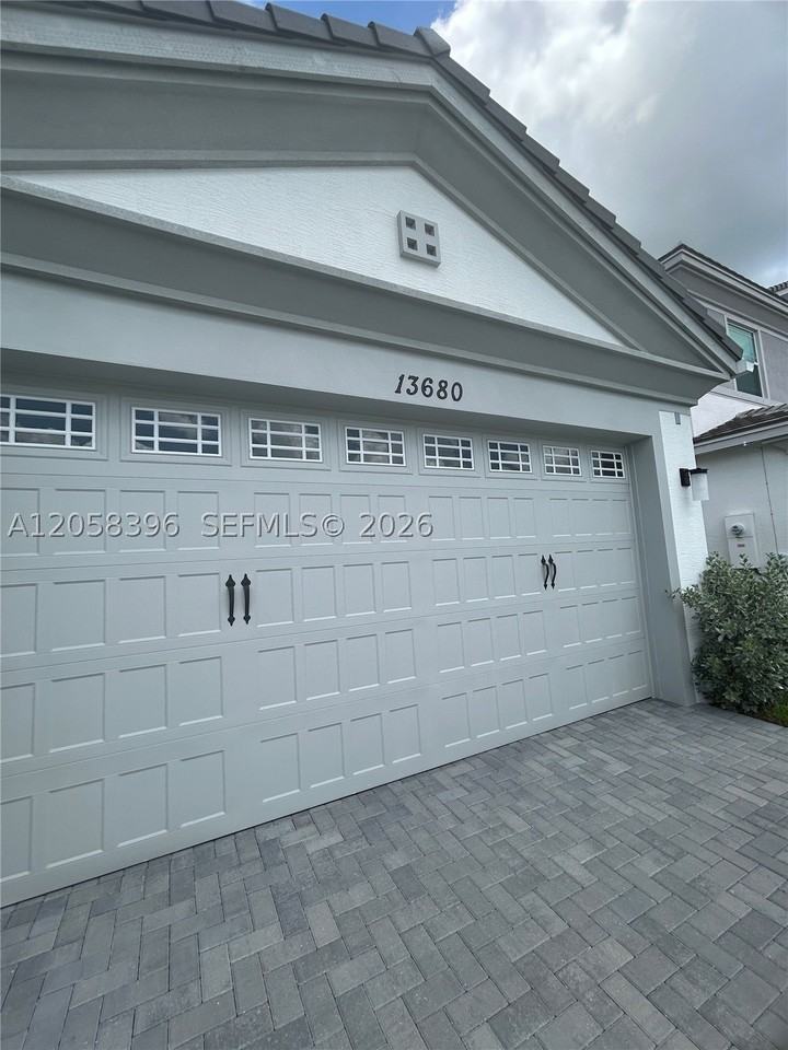 13680 Spruce Pine Dr - Photo 3 of 35