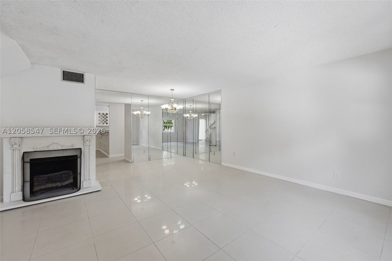 6929 Sw 38th St #2L - Photo 4 of 20
