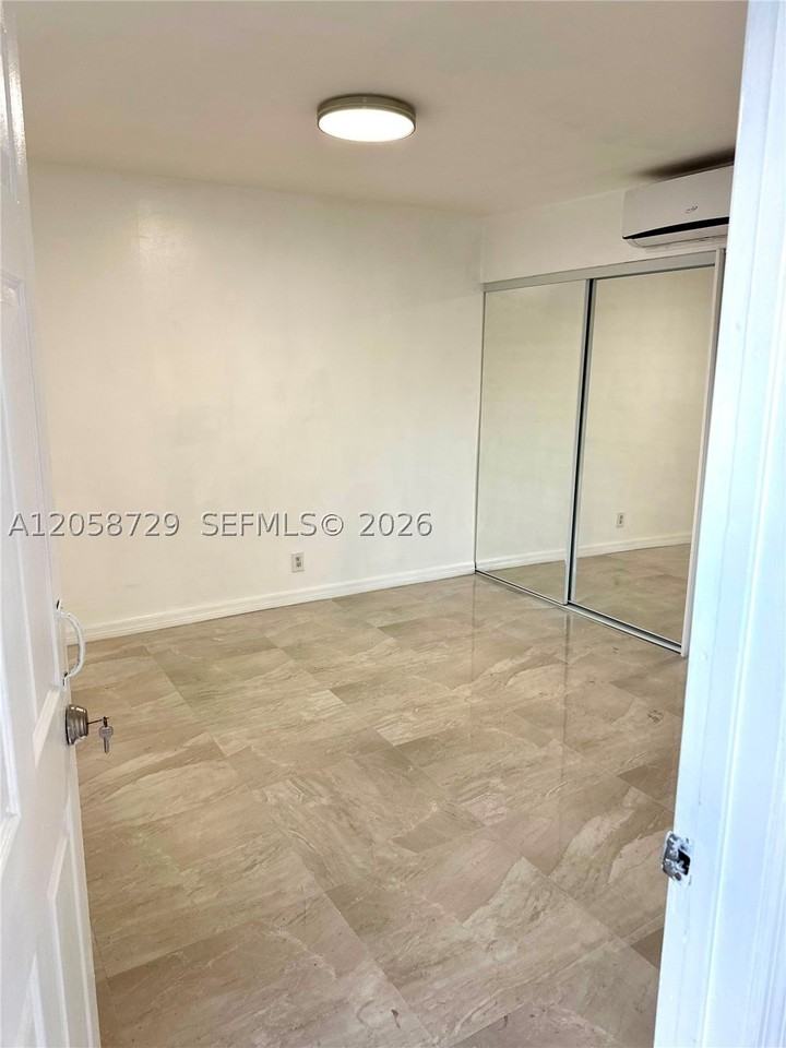 6201 Sw 37th Ct #1A - Photo 3 of 5