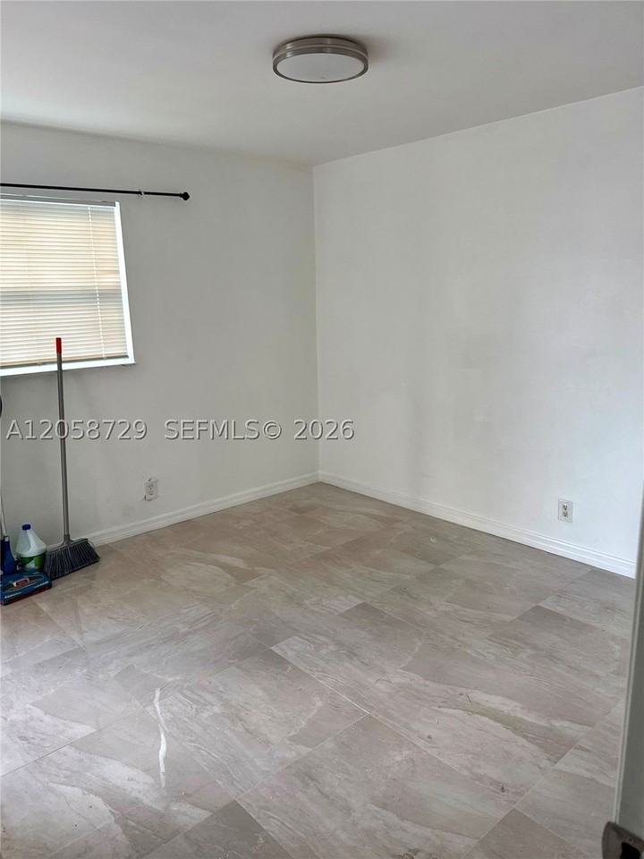 6201 Sw 37th Ct #1A - Photo 4 of 5