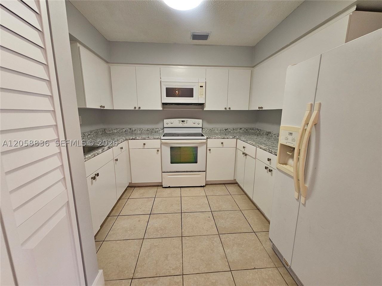 1373 Ne 144th St - Photo 4 of 9