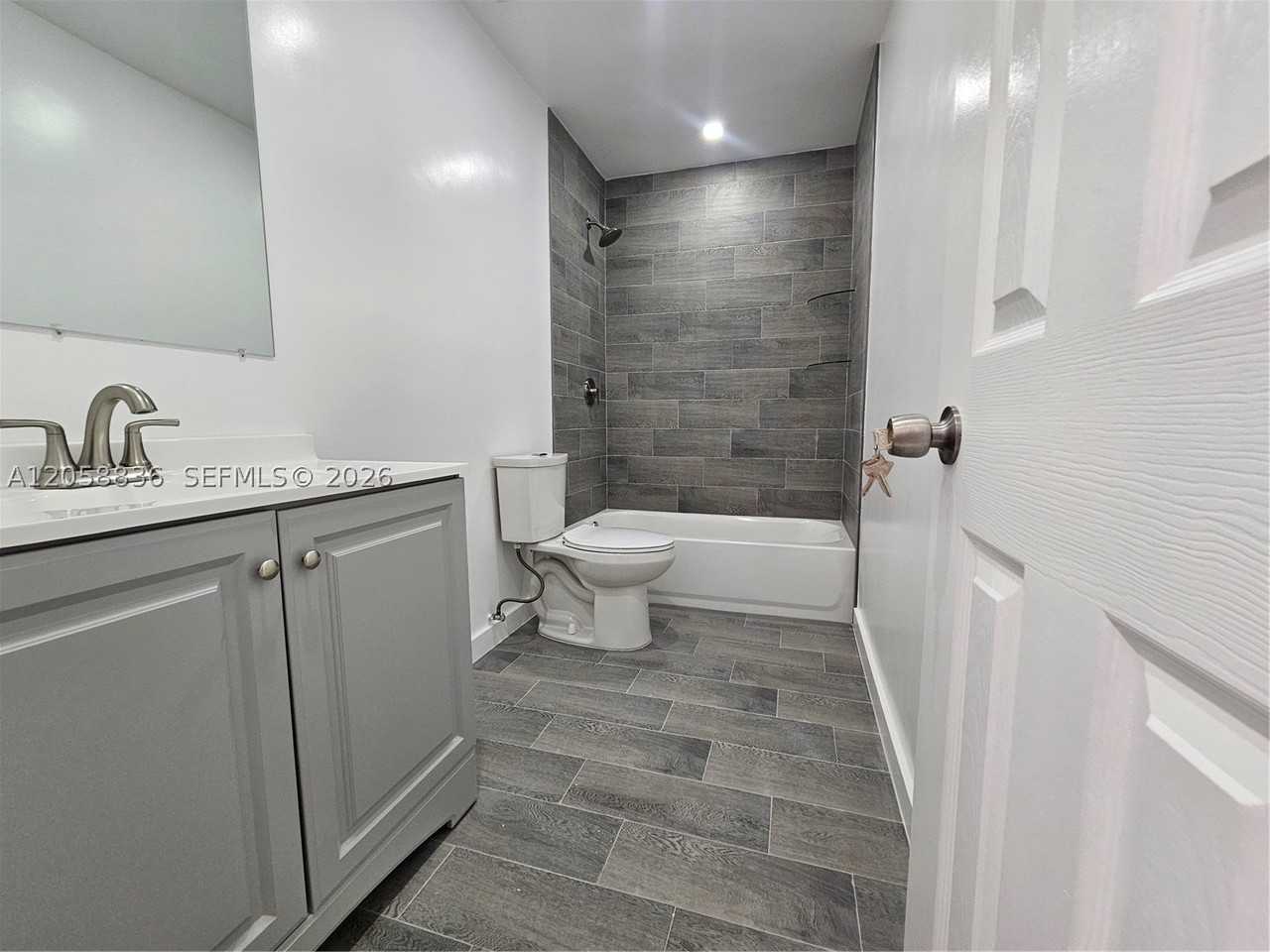 1373 Ne 144th St - Photo 5 of 9