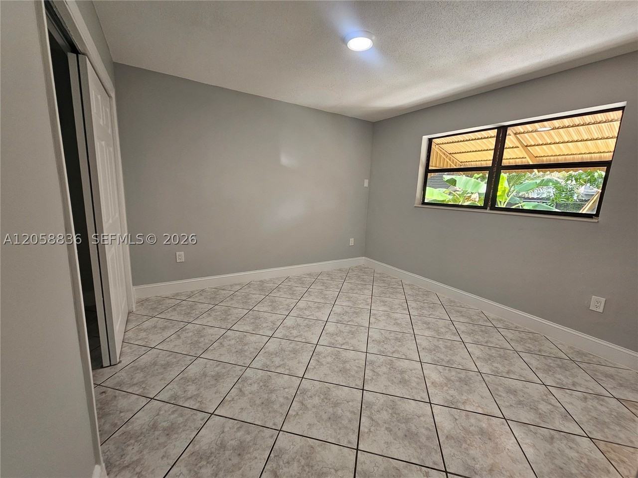 1373 Ne 144th St - Photo 6 of 9