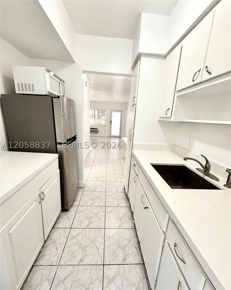 1021 Michigan Ave #3 - Photo 5 of 8