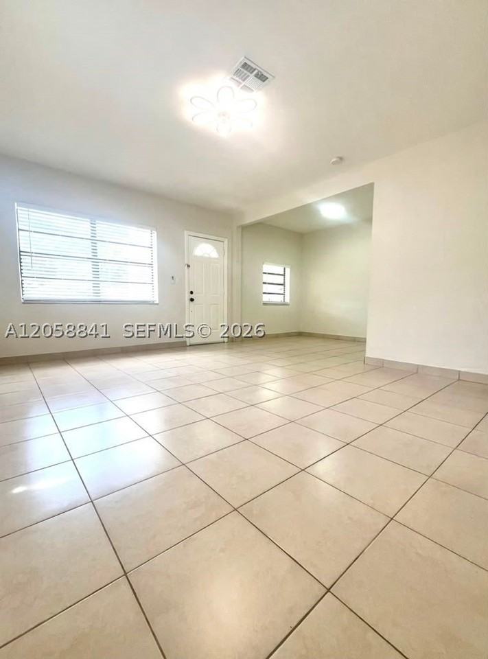 1679 Ne 176th St - Photo 3 of 20