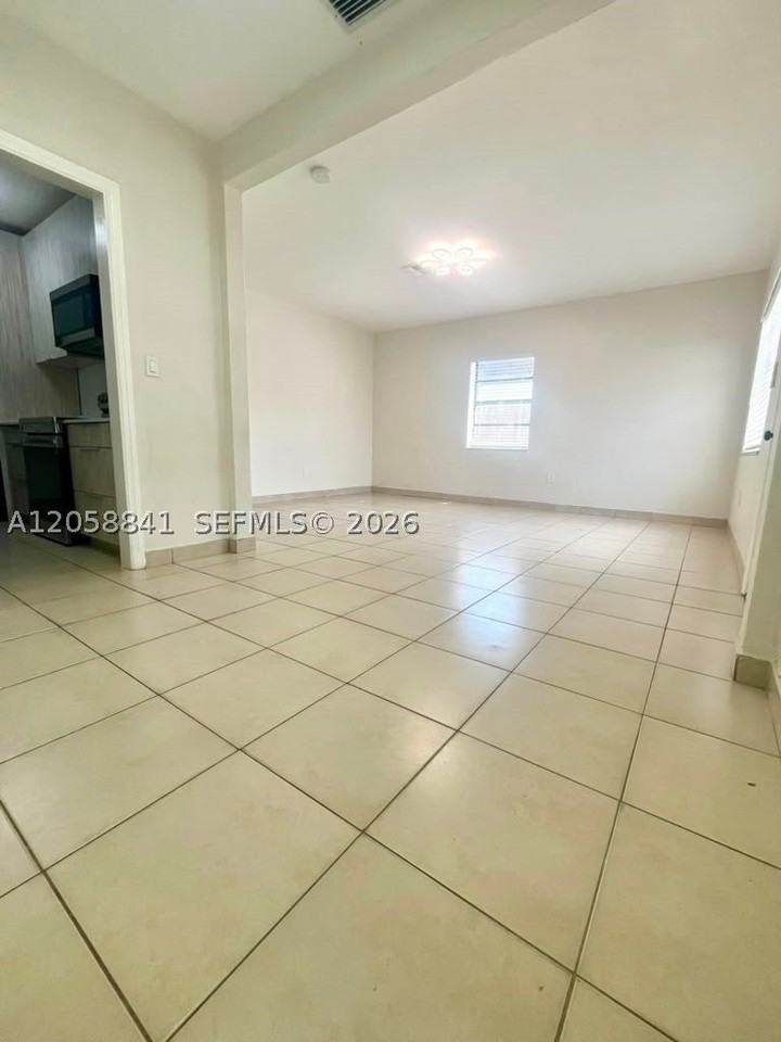 1679 Ne 176th St - Photo 5 of 20